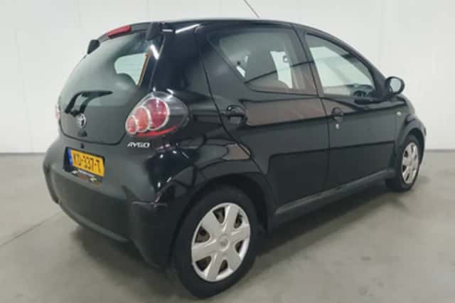 Toyota Aygo (2010) thumbnail 2