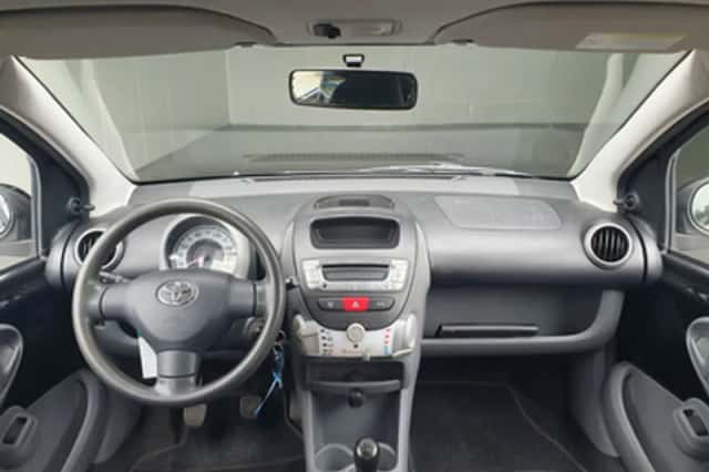 Toyota Aygo (2010) thumbnail 3