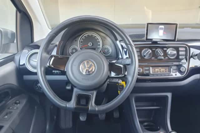 Volkswagen Up! (2014) thumbnail 3