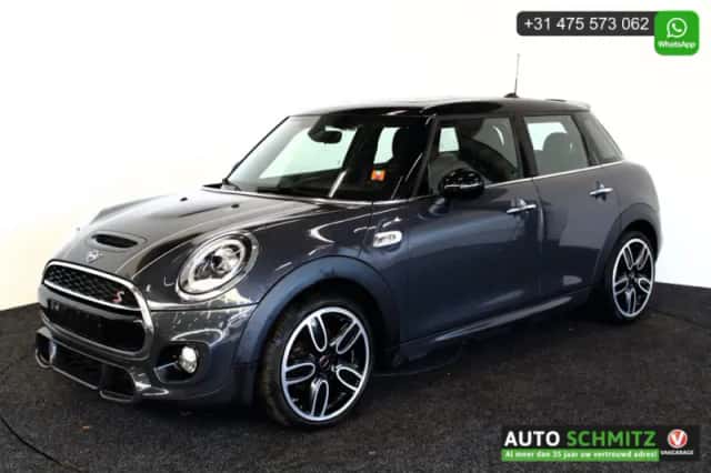 MINI Cooper S (2019) thumbnail 2