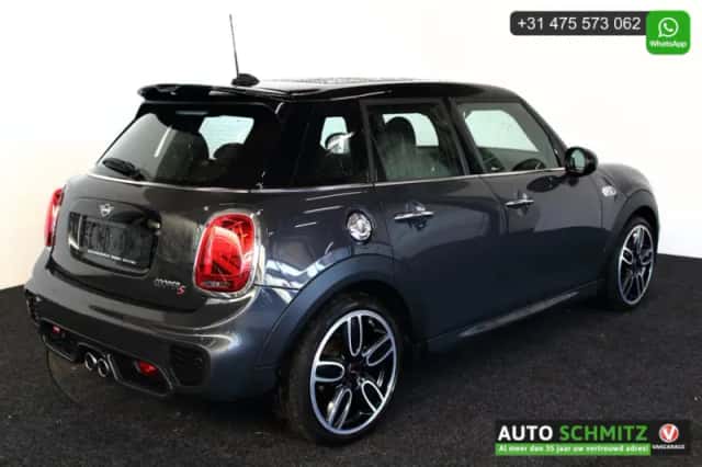 MINI Cooper S (2019) thumbnail 4