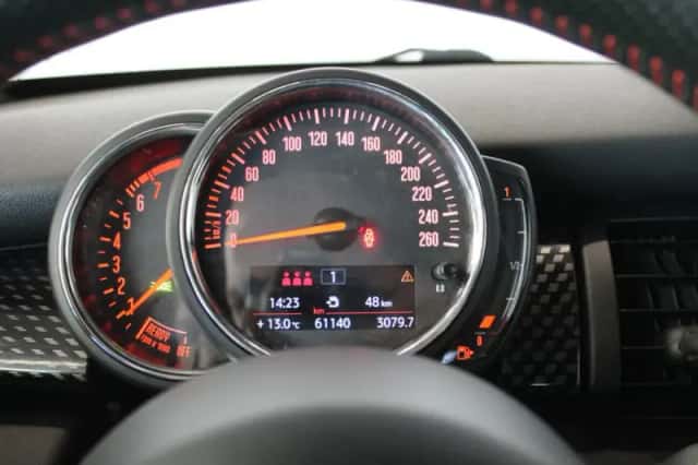 MINI Cooper S (2019) thumbnail 5