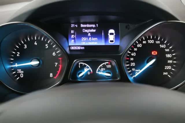 Ford Kuga (2017) thumbnail 5