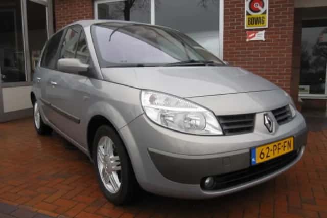 Renault Scénic (2004) thumbnail 3