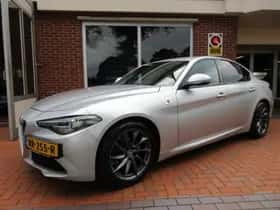 Alfa Romeo Giulia (2017) thumbnail 2