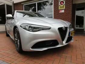 Alfa Romeo Giulia (2017) thumbnail 4