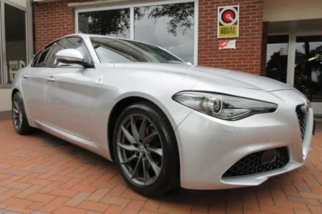 Alfa Romeo Giulia (2017) thumbnail 5