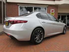Alfa Romeo Giulia (2017) thumbnail 7