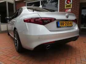 Alfa Romeo Giulia (2017) thumbnail 9