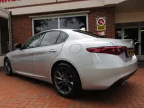 Alfa Romeo Giulia (2017) thumbnail 10