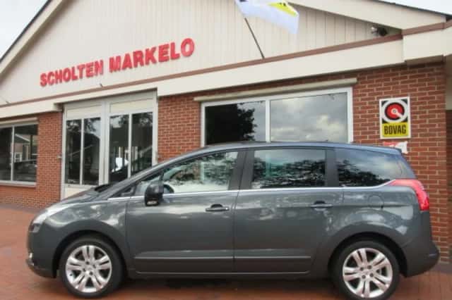 Peugeot 5008 (2011) thumbnail 1