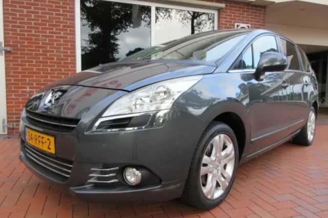 Peugeot 5008 (2011) thumbnail 2