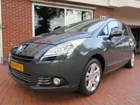 Peugeot 5008 (2011) thumbnail 2