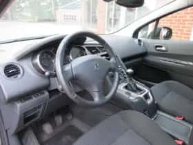 Peugeot 5008 (2011) thumbnail 11