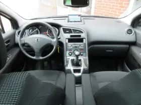 Peugeot 5008 (2011) thumbnail 15