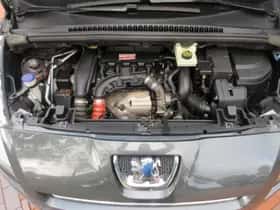 Peugeot 5008 (2011) thumbnail 17