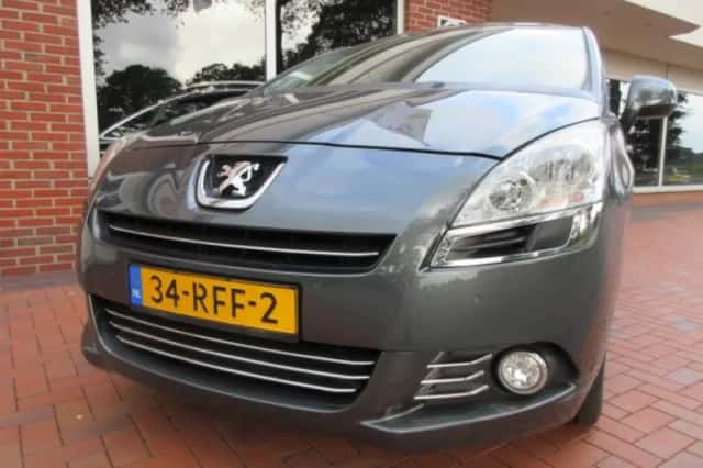 Peugeot 5008 (2011) thumbnail 3