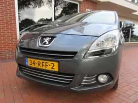 Peugeot 5008 (2011) thumbnail 3