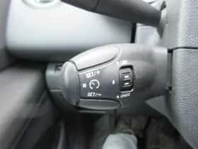 Peugeot 5008 (2011) thumbnail 21