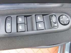 Peugeot 5008 (2011) thumbnail 24