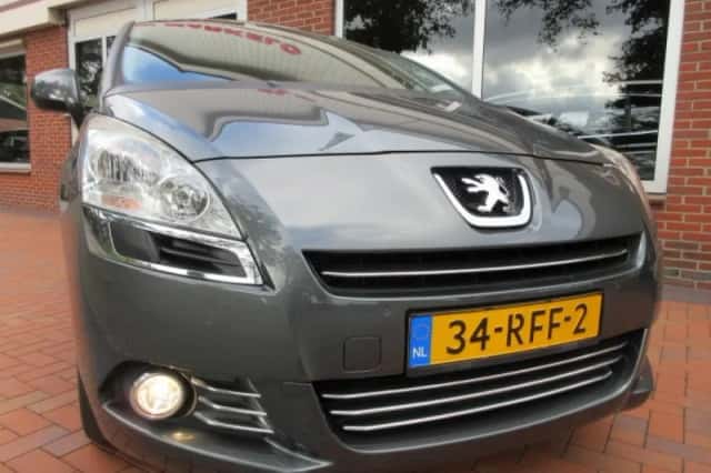 Peugeot 5008 (2011) thumbnail 4