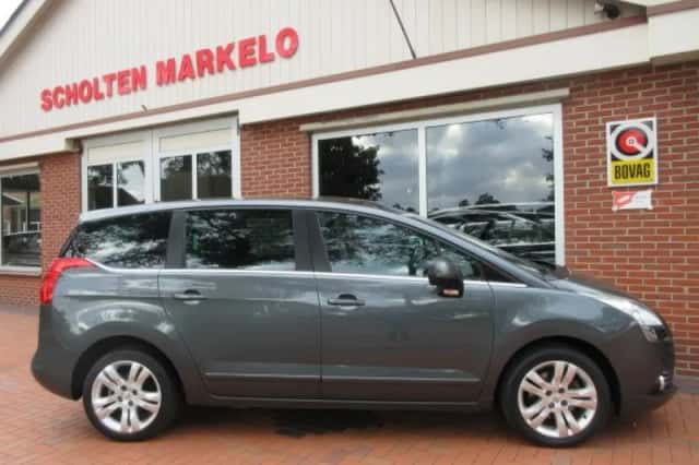 Peugeot 5008 (2011) thumbnail 6