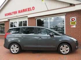 Peugeot 5008 (2011) thumbnail 6