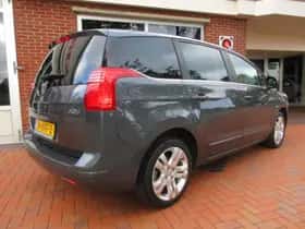 Peugeot 5008 (2011) thumbnail 7