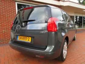 Peugeot 5008 (2011) thumbnail 8