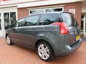 Peugeot 5008 (2011) thumbnail 10