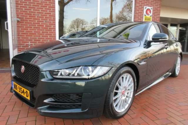 Jaguar XE (2017) thumbnail 2