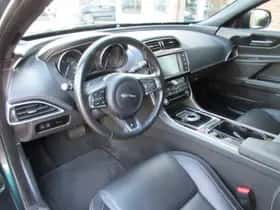Jaguar XE (2017) thumbnail 11