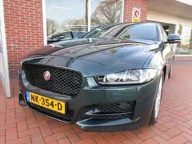 Jaguar XE (2017) thumbnail 3