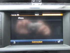 Jaguar XE (2017) thumbnail 23
