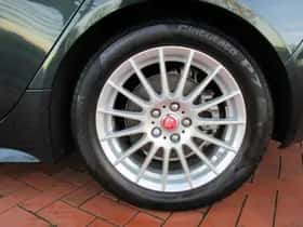 Jaguar XE (2017) thumbnail 29