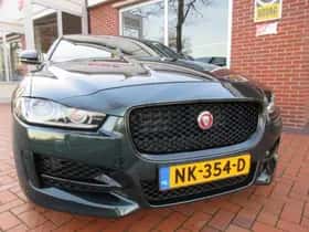 Jaguar XE (2017) thumbnail 4