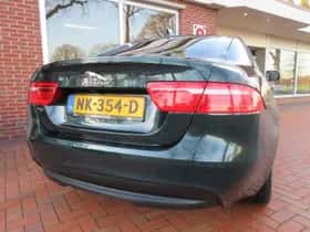 Jaguar XE (2017) thumbnail 8
