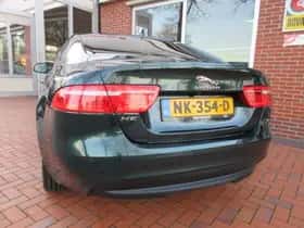 Jaguar XE (2017) thumbnail 9