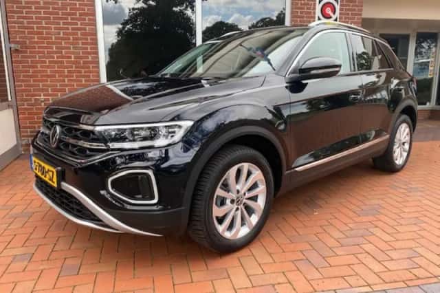 Volkswagen T-Roc (2022) thumbnail 2