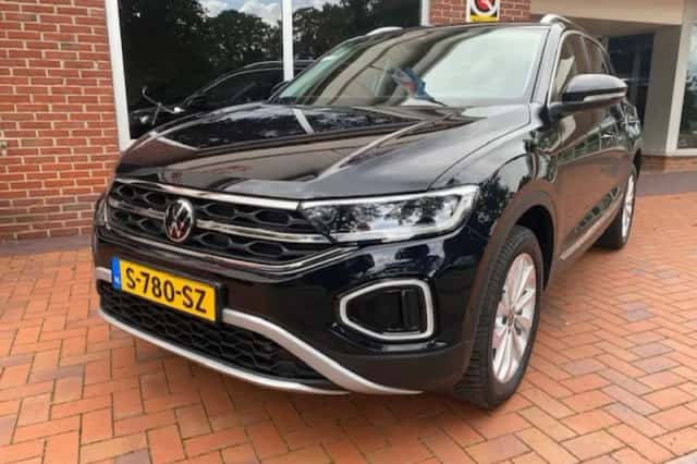 Volkswagen T-Roc (2022) thumbnail 3