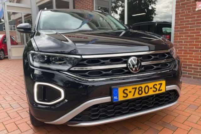 Volkswagen T-Roc (2022) thumbnail 4