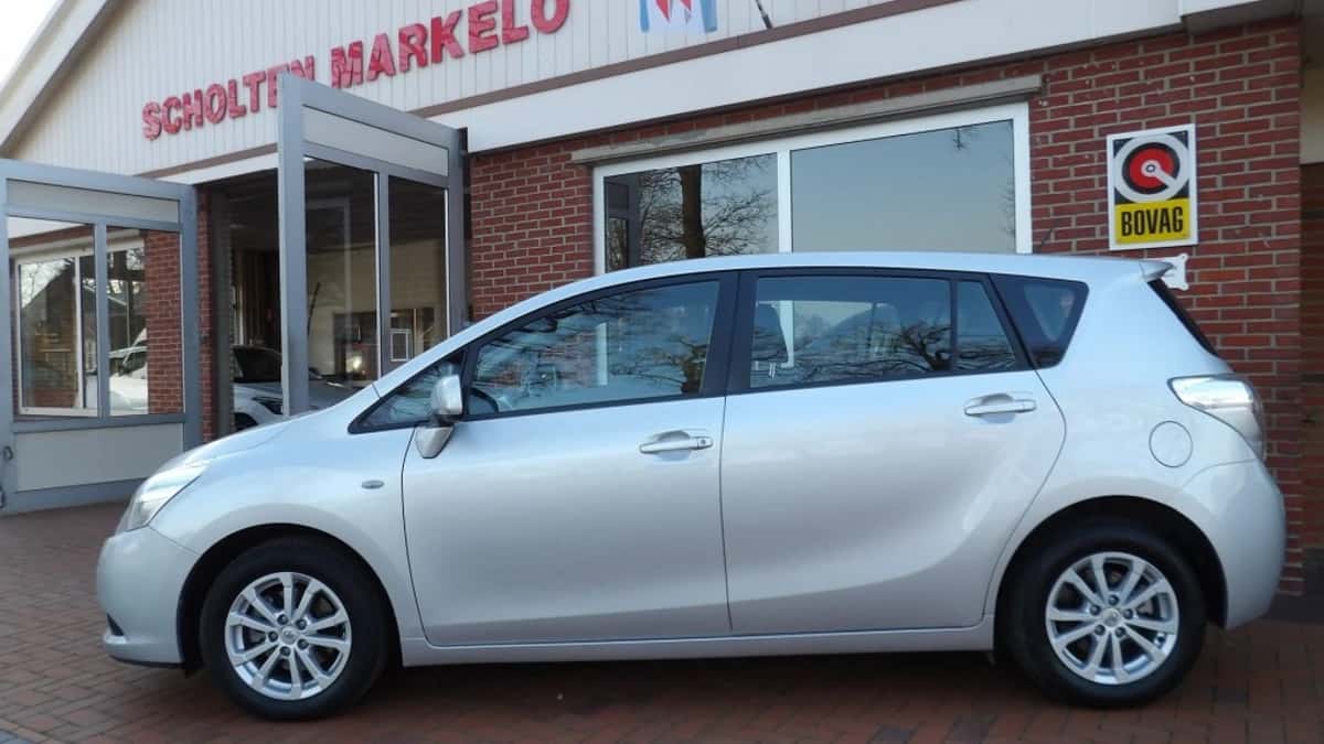 Toyota VERSO (2011) — foto 1