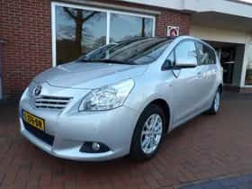 Toyota VERSO (2011) thumbnail 2