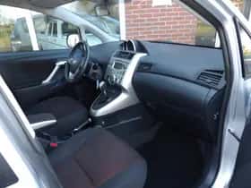 Toyota VERSO (2011) thumbnail 16