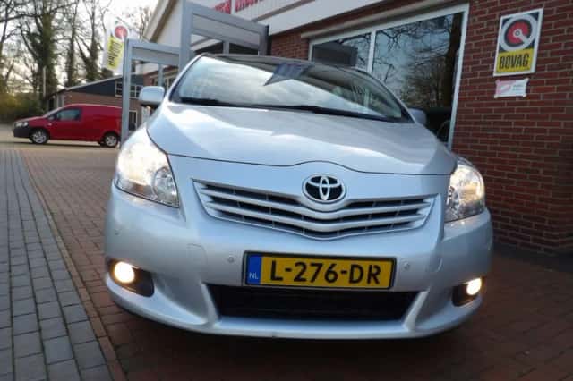 Toyota VERSO (2011) thumbnail 4
