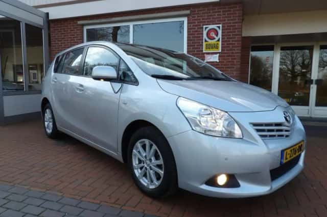 Toyota VERSO (2011) thumbnail 6