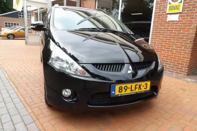 Mitsubishi GRANDIS (2010) thumbnail 4