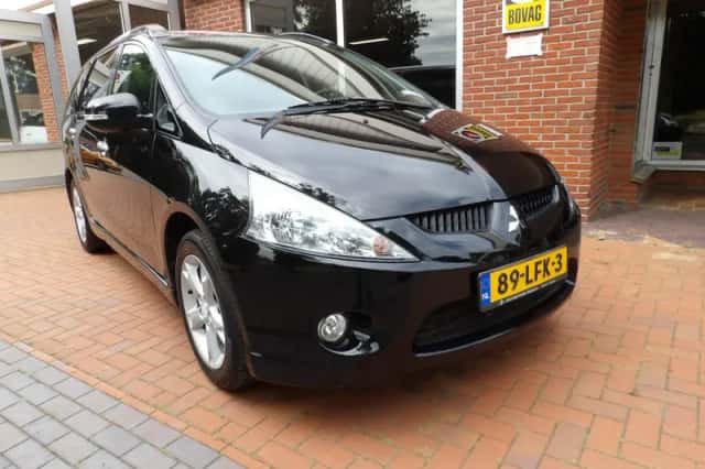 Mitsubishi GRANDIS (2010) thumbnail 5