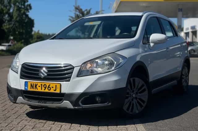 Suzuki SX4 S-Cross (2016) thumbnail 1