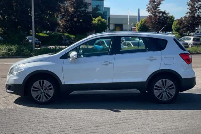 Suzuki SX4 S-Cross (2016) thumbnail 2